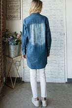 Load image into Gallery viewer, Veveret Pocketed Button Up Washed Denim Shirt
